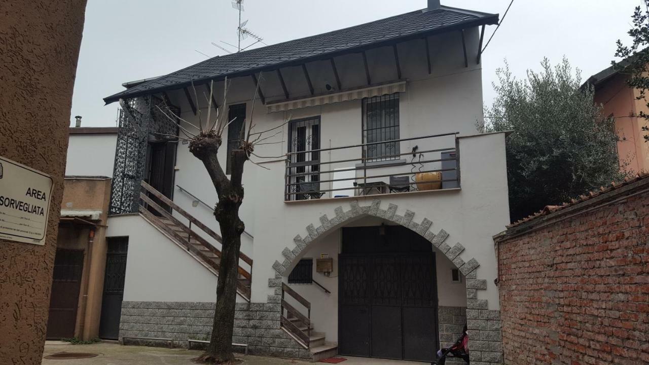 Typical Mountain Mansarda Close To Fiera Rho Milano Mind Pero Exterior foto